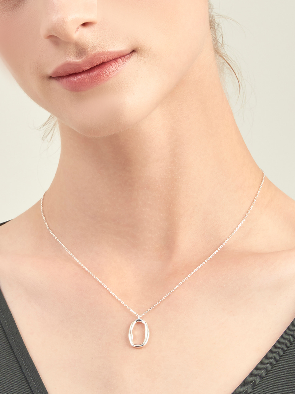[임영민 소유 착용] wave oval necklace