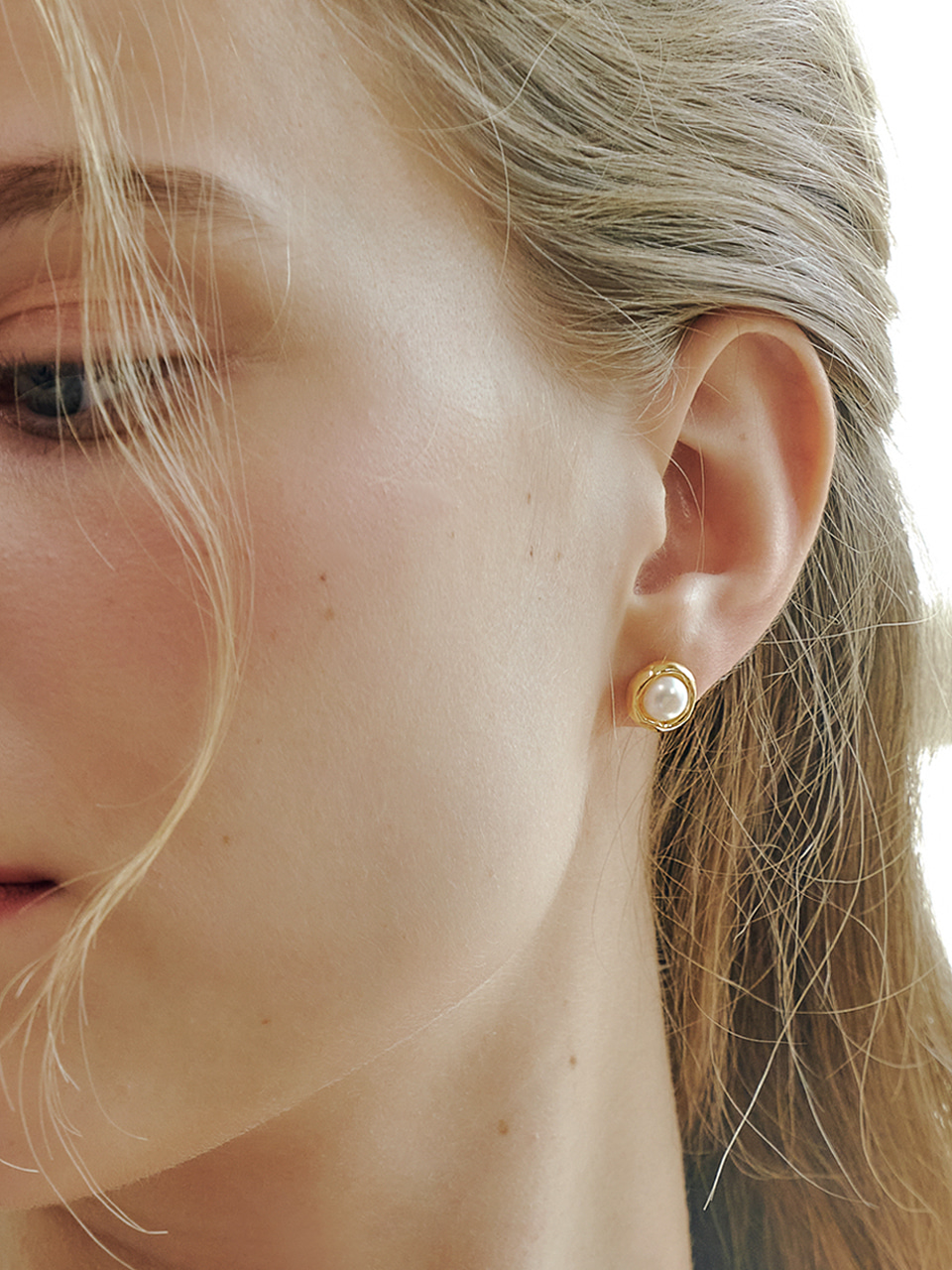 cloette pearl earring
