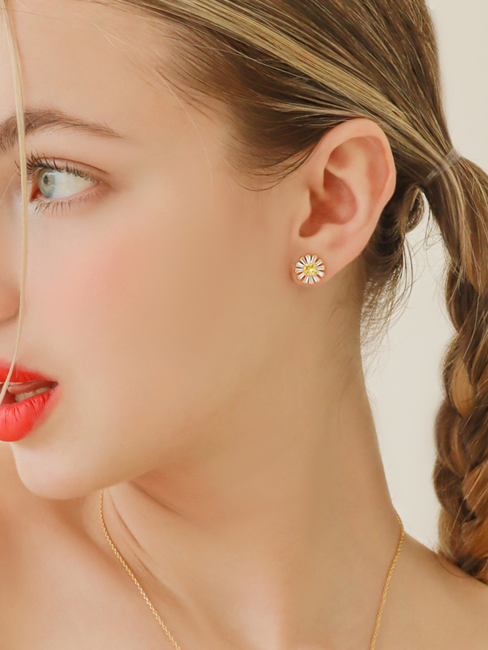 [여자아이들 전소연 뱀뱀 착용] daisy cubic earring