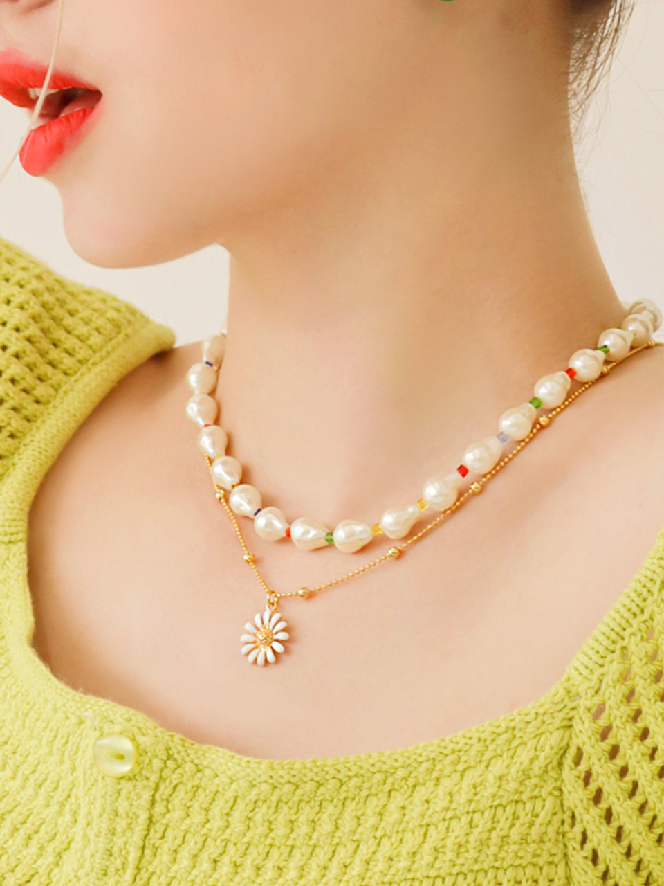 [오마이걸 지호  마마무 솔라 착용] candy pearl daisy necklace set