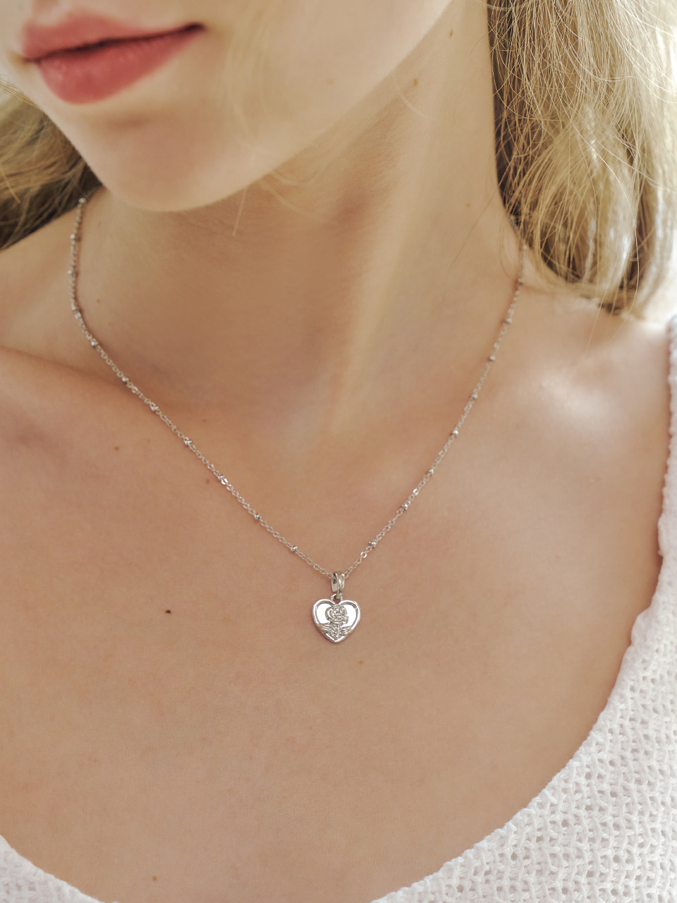 [빌리 문수아 착용] rose in heart necklace